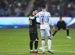 库里赛后谦逊发言登热搜，利雅得新月惊险巴黎圣日耳曼引发热议(汪苏泷口音梗)